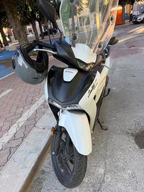 Moto  scooter SH 125