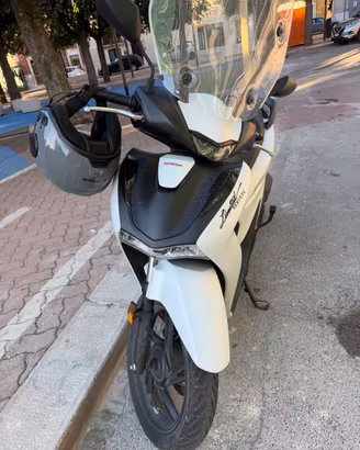 Moto  scooter SH 125
