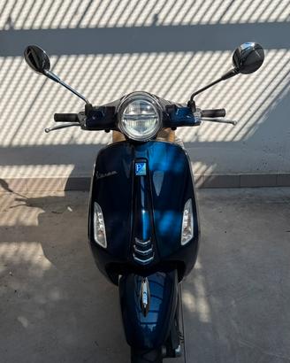 Vespa 125 primavera blu