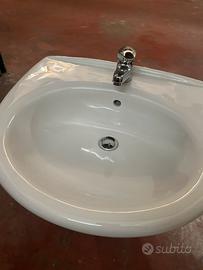 Lavandino da bagno nuovo