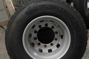 Gomme e cerchioni 315/70 R22.5 per camion