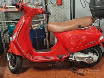Vespa 125 anno 2006
