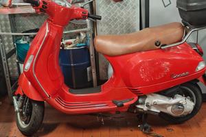 Vespa 125 anno 2006