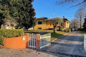 Immobile in asta di 564 m² con 5 locali e box auto