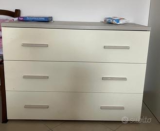 Cassettiera + comodini + letto