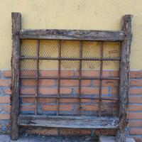  2 antiche grate in ferro  con incastro alternato 