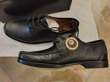 Scarpe nuove Classiche nere con lacci
