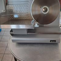 AFFETTATRICE ELETTRICA DOMESTICA