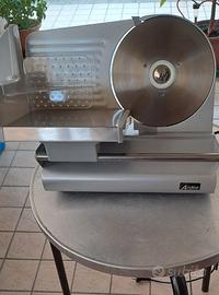 AFFETTATRICE ELETTRICA DOMESTICA