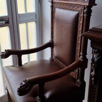 Sedia/poltrona in legno antico