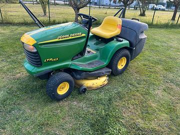 Trattorino tagliaerba John Deere