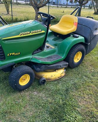 Trattorino tagliaerba John Deere