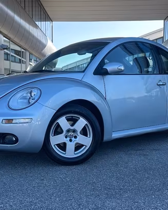VOLKSWAGEN New Beetle 1.6