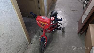 Bicicletta Bambino Disney Cars  con rotelle