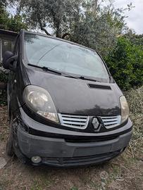 Renault Trafic Passenger Black Edition