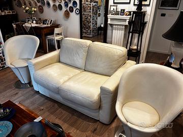 Divano in pelle + sedie
