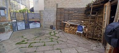 Immobile in asta di 246 m² con più di 5 locali a A