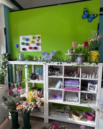 Stock arredamento e articoli negozio fiori