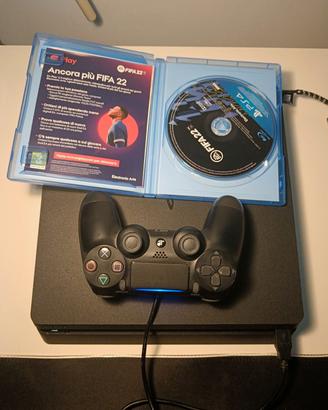 PS4 Slim + 2 Controllers + FIFA 22 & 20 GRATIS