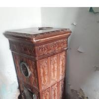 Stufa antica in ceramica piu’ di 100 anni
