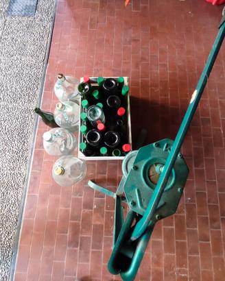 bottiglie vino e tappatore tappi sughero