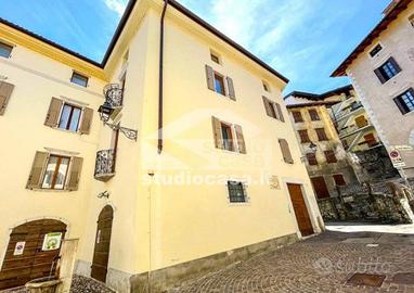 PORZIONE STORICA BIFAMILIARE RISTRUTTURATA A NUOVO