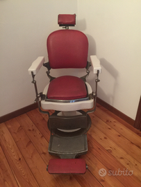 2 sedie da barbiere 1 attaccapanni ,1 affettatrice