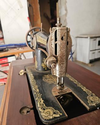 Singer - Mobile con Macchina da Cucire