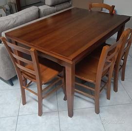 Tavolo da cucina con 4 sedie