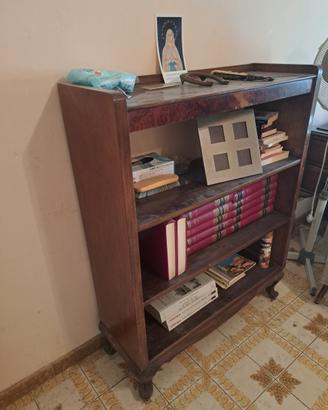 Libreria in lebno antico