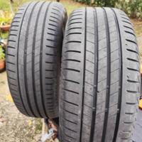 Due ruote auto Bridgestone.