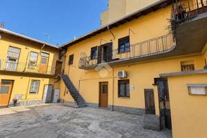 2 LOCALI A RHO