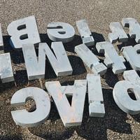 insegne a lettere scatolate anni 80