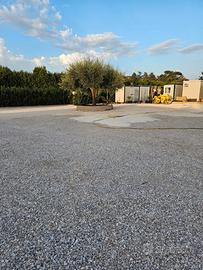 Piazzale con deposito