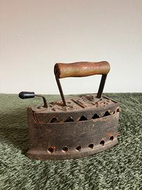 Ferri da stiro antichi