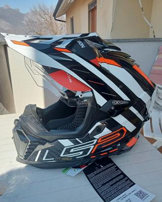 Casco in carbonio