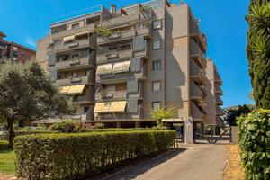Quartiere del Sole ampio trilocale ristrutturato