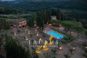 Rustico / Casale di 2000 m² con più di 5 locali e 
