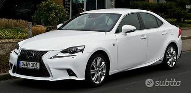 Parabrezza Lexus is 2013-