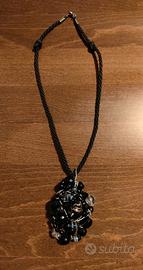 Ciondolo con cordino nero 