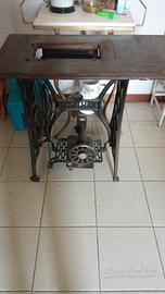 tavolo con macchina da cucire vintage 