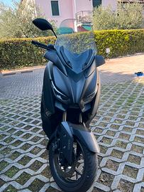 Yamaha X-Max 300-2022/  poco trattabile