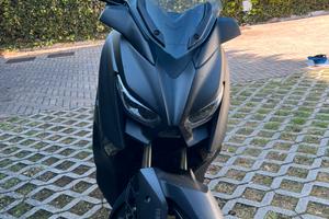 Yamaha X-Max 300-2022/  poco trattabile