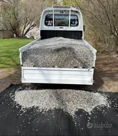 camioncino di ghiaia