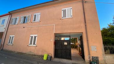Casa indipendente con giardino e garage