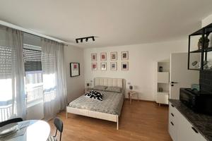 Monolocale moderno completamente arredato