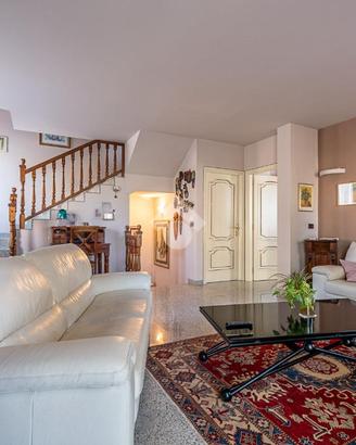 VILLA A SCHIERA A COLLEGNO