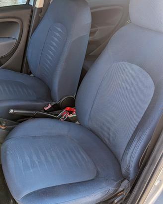 Auto usata in buone condizioni generali.