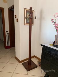 Appendiabiti in legno