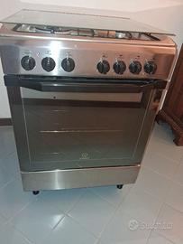 Cucina a gas Indesit in acciaio inox – Come NUOVA